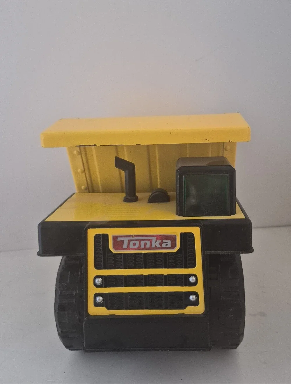 2009 Tonka Dump Truck Large Plastic Body with Metal Dump Bed 04738